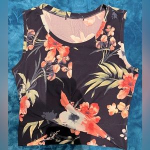 Junior’s Blue Mid Drift Red Floral Crop Top Size M